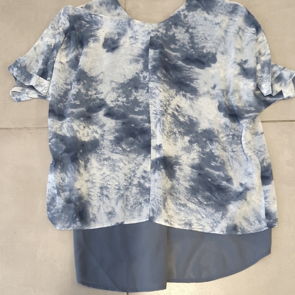 3/$20 Papillon NEW Blue Flowy Top Shirt - Picture 3 of 3